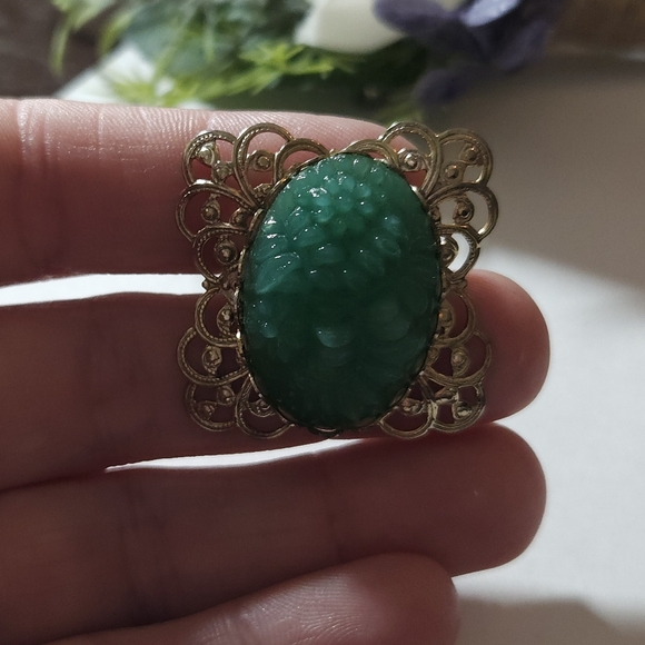 Vintage Faux Jade Carved Flower Gold Tone Brooch - Picture 4 of 9